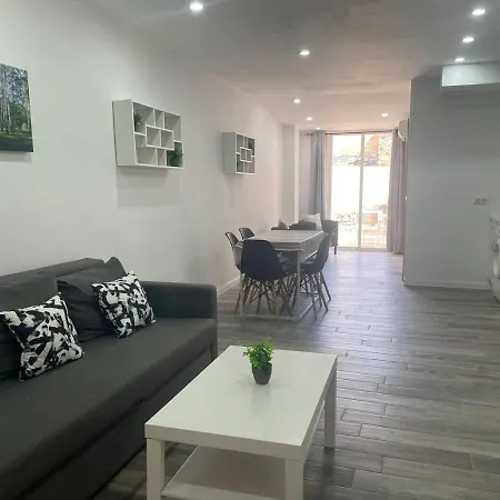Piso En El Centro Del Vendrell. Entero. *