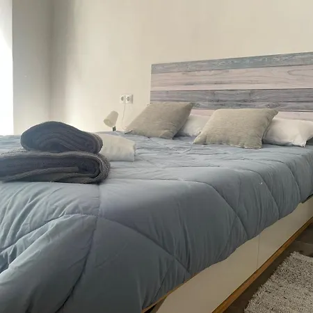 Appartement Piso En El Centro Del Vendrell. Entero. *